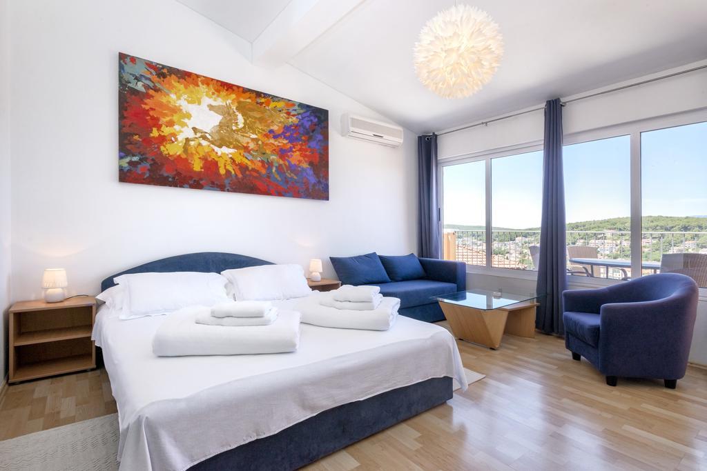Big Blue Apartma *